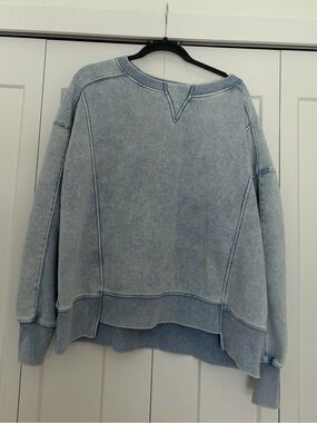 Vinyl icons Light Blue Mineral Wash Crewneck Sweatshirt - Women's Sweater